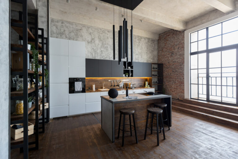 pose de cuisine par un cuisiniste dans un appartement de luxe